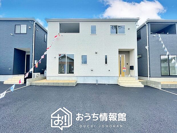 【現地写真(外観)【2号地】】軽くて火災に強い屋根材を採用し、地震時の建物への負担や揺れを軽減しています。