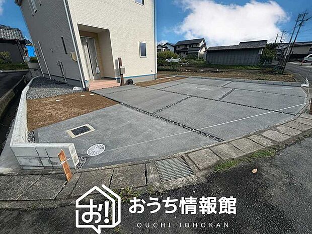 【現地写真(駐車場)】駐車スペースが広く、運転が苦手な方も安心です。