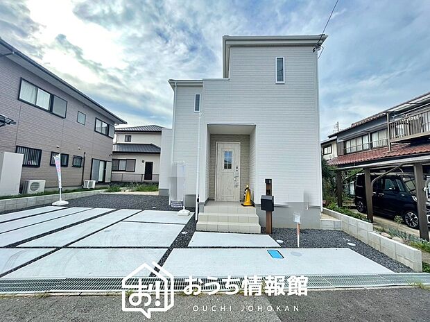 【現地写真(外観)】軽くて火災に強い屋根材を採用し、地震時の建物への負担や揺れを軽減しています。
