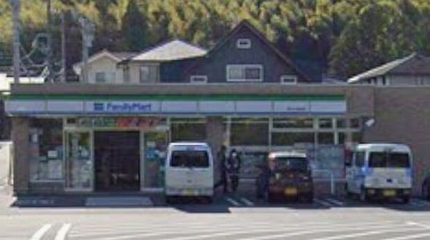 ファミリーマート桑名市桑部店(約600m)