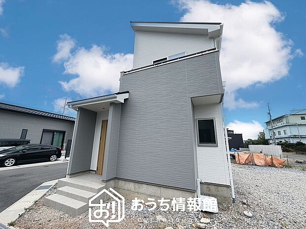 【現地写真（外観）【１号地】】雨で汚れを落とし、耐久性・耐候性に優れた外壁を使用しています。