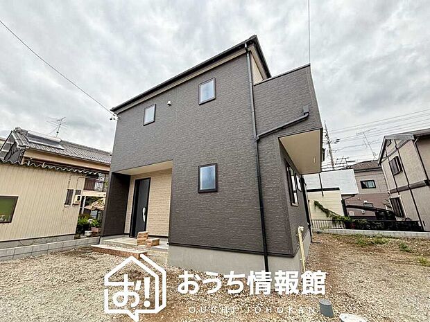 【現地写真（外観）【４号地】】軽くて火災に強い屋根材を採用し、地震時の建物への負担や揺れを軽減しています。