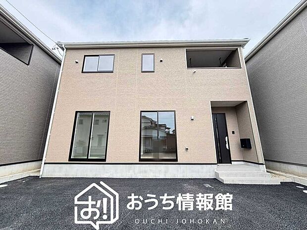 【現地写真（外観）【４号地】】軽くて火災に強い屋根材を採用し、地震時の建物への負担や揺れを軽減しています。