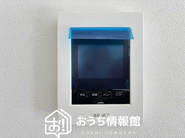 【TVモニター付インターホン】来訪者を画像と音声で確認できる、防犯性に優れた安心のシステム。
スッキリしたデザインで、誰でも簡単に操作できます。