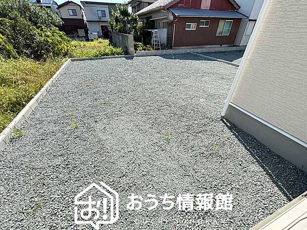 【庭】広々としたプライベート空間でお子様との遊び場、家庭菜園も可能です。