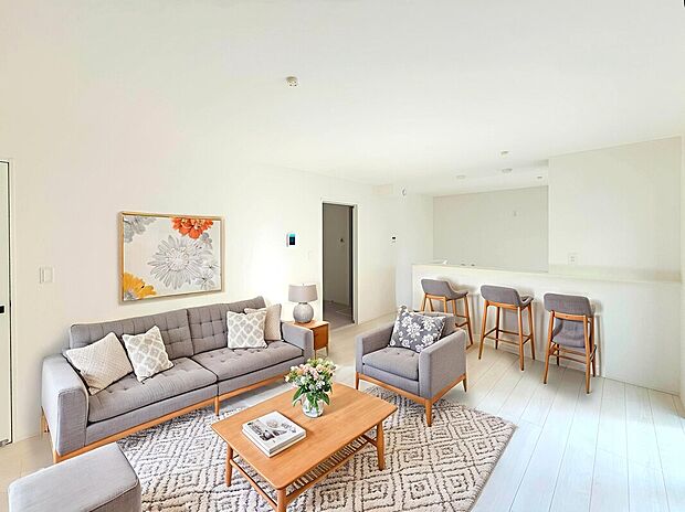 【LDK：16帖】
WICやSIC、パントリーなど収納豊富なプランニングで開放的な空間を演出できます！本画像はCGで作成しており、実際に現地に家具は配置しておりません。また、価格に家具は含まれません。