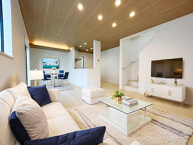 【施工例：LDK】
設計・建設住宅性能評価書、耐震等級3取得の高仕様住宅。
永く安心して暮らせる住まいとなっております。