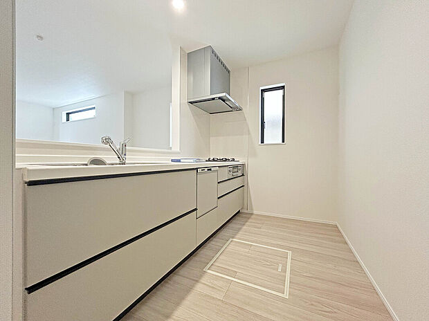 【Kitchen:A号棟】
食洗機付きカウンターキッチンや浴室乾燥機完備!