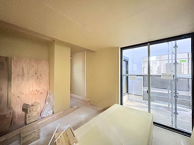 【【内観：1月上旬撮影】】断熱性や気密性に優れ、外気の影響を受けにくい構造にすることで、ヒートショックのリスク軽減、節電・節約につながり、冷暖房のエネルギー消費による熱負荷を大幅に低減します。