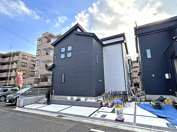 【【外観:VI-2号棟】】耐震等級を含む住宅性能評価6項目が最高等級を取得の永く安心して暮らせる高仕様な住まい。