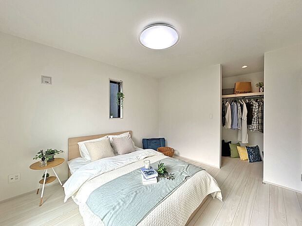 【【Room 7帖:VII-2号棟】】カースペース2台分備わったゆとりのある全棟120m2超(約36坪)の敷地!開放的な空間での暮らしを望めます。