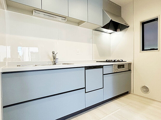 【【Kitchen】】食洗機付きのため作業時間の短縮ができ、空いた時間を他のことに使うことで充実した生活が叶います。