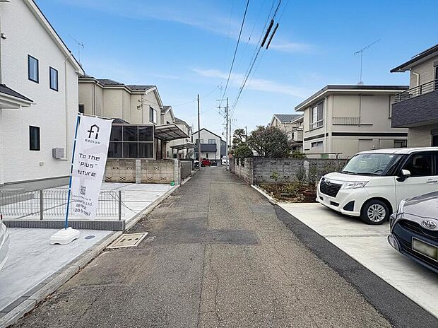 【【前面道路】】保育園徒歩8分、幼稚園徒歩14分、小学校徒歩5分、中学校徒歩8分とお子様の送り迎えや通学がしやすい徒歩圏内に教育施設が揃っているので子育て世帯も安心です。