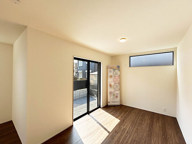 【【LDK:16帖】】JR青梅線「東中神」駅徒歩10分で利用可能な好立地に佇む邸宅が誕生!
北側、南側に接道しており、陽当たり・通風良好な立地!