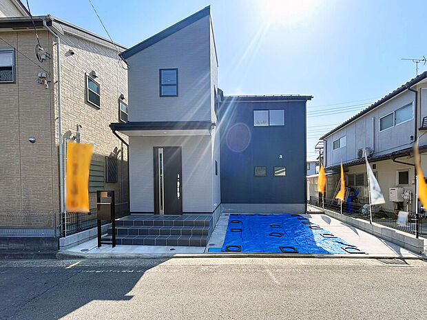 【【外観】】LDK16帖の3LDKプラン!ファミリークローゼットや廊下収納、各居室に収納スペースが付いた収納豊富な設計!