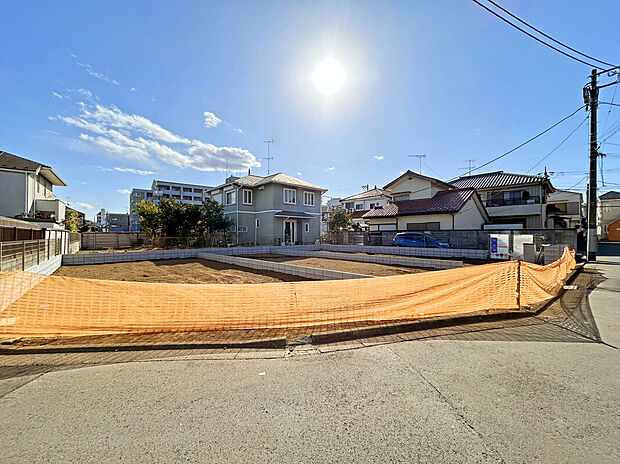 【【建築前写真】】リビングに床暖房が標準設備しているため、冬場の寒い時期でも足元から温まることが出来ます。埃が舞う心配も減り、小さなお子様も安心して過ごすことが出来ます。