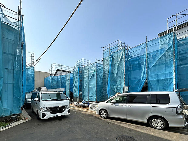 【【外観:5月下旬撮影】】京王線「つつじヶ丘」駅徒歩15分。小田急小田原線「成城学園前」駅がバス利用可能な立地。新宿までのアクセスも良好なエリアです。