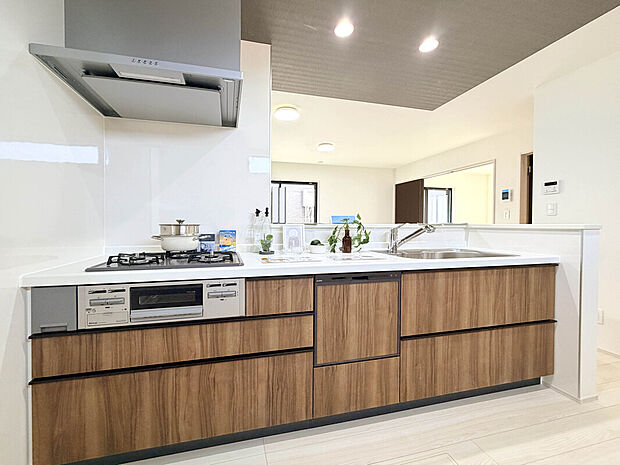 【【施工例:Kitchen】】手洗いの時間や労力を大幅に削減でき、家事の効率化が図れ、空いた時間に他の作業やのんびり家族との時間が増えます。