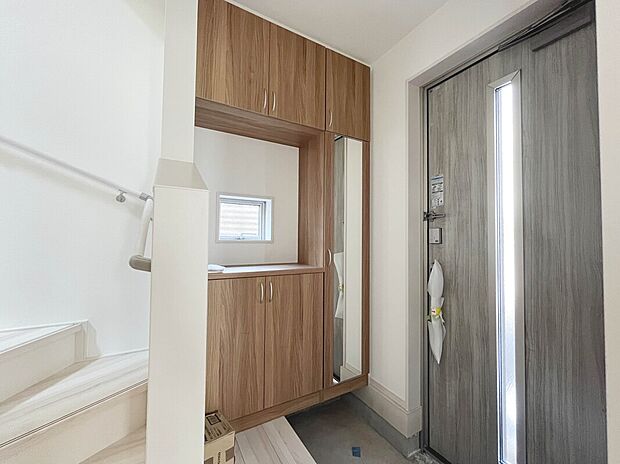 【【建物プラン例:Entrance】】断熱・省エネ性能に優れたZEH水準仕様、耐震等級3を取得前提とした高仕様の住まいを建築できます!
プラン・カラーセレクトのご相談可能!