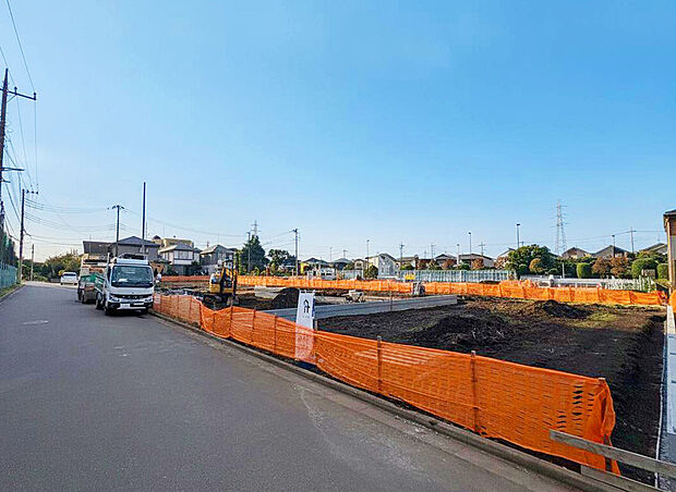 【【外観:9月中旬撮影】】西武新宿線「小平」駅徒歩18分の立地に、全区画敷地36坪超のゆとりある全7区画が誕生。フリープラン対応!建売価格で間取り変更やカラーセレクトが可能で理想の住まいを建築可能!