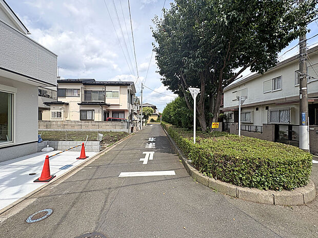 【【前面道路】】幼稚園や保育園、小中学校など教育施設も徒歩10分圏内に点在!共働きの子育て世帯でも安心な住環境!