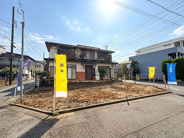 【【外観:9月下旬撮影】】約8.2帖の主寝室を中心に、ウォークインクローゼットや床下収納を備え、衣類や季節品を美しく収める余裕を確保。収納の充実は、暮らしの美意識を支える基盤です。