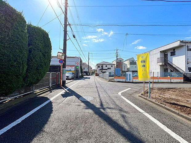 【【前面道路】】空間の「余白」がもたらす心のゆとり、光と素材が織りなす静かな高級感、そして家族の時間を包み込む設計思想。
それらが一体となり、住む人の人生そのものを豊かに彩ります。
