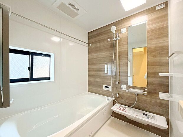 【【建物プラン例:Bath Room】】1坪タイプのバスルーム。足を伸ばしてゆったりと浸かれるのはもちろん、洗い場も広さがあるので立ったりしゃがんだりする動作もスムーズに行えます。