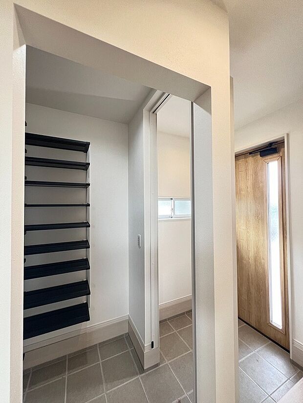 【内玄関】大容量のシューズクローク付き