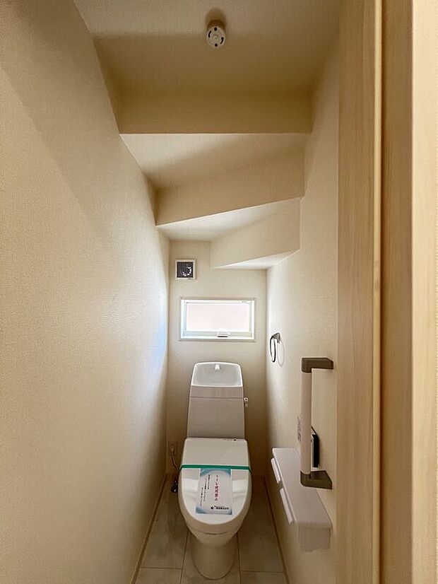 【トイレ】1階、2階にトイレあり