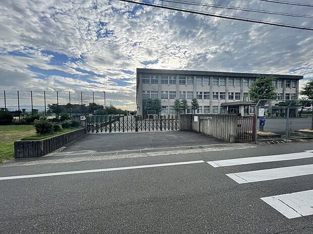 桜井西中学校（約2,000m・徒歩25分）