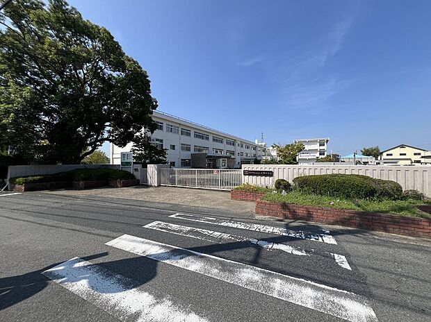 川西町三宅町組合立式下中学校(約1,149m)