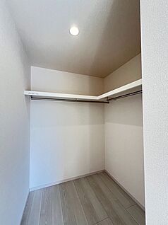 寝室 ウォークインクローゼット
