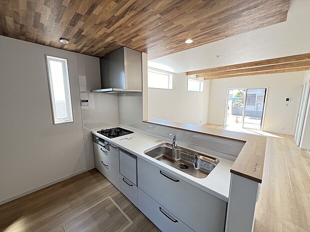 【キッチン】食洗機付きで家事がはかどる対面キッチン