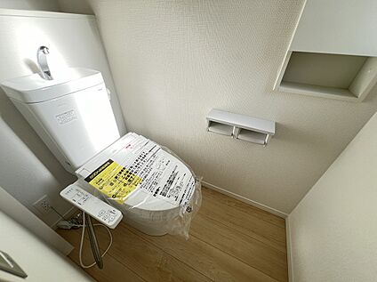 温水洗浄便座付きトイレ