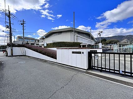 葛城市立新庄中学校 2505ｍ