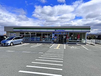 ファミリーマート 葛城南藤井店 689ｍ