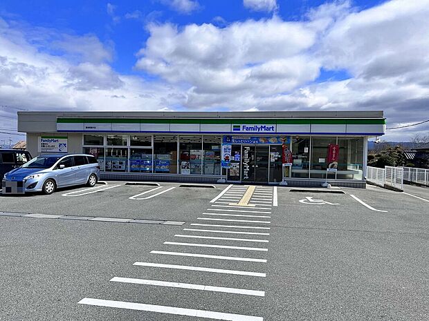 ファミリーマート 葛城南藤井店（約689m）