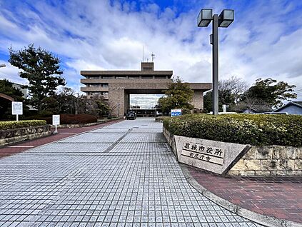 葛城市役所新庄庁舎 1056ｍ
