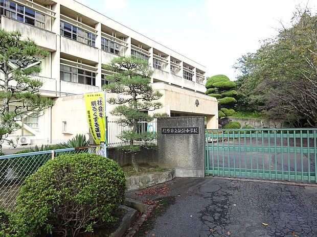 橿原市立畝傍中学校(約2,461m)