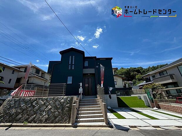 【現地外観写真】
一戸建ての大きなメリットは、「自分の土地」を自由に使えること。好きなペットとの暮らし、ガーデニングやＤＩＹ、車やバイクの手入れなど様々な趣味を楽しめます♪