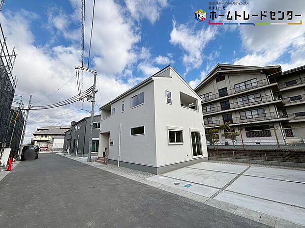 ※3号棟
休日にご家族揃ってご見学はいかがでしょうか♪実際の現地を見てみると図面などではわからない、新たな発見もありますのでまずはお気軽にお問い合わせください♪