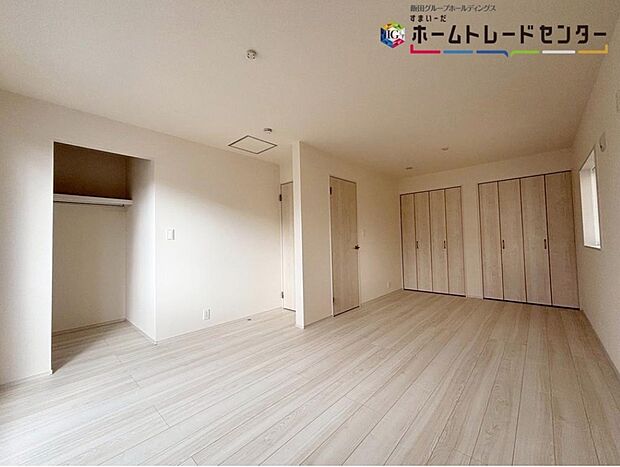 【間仕切り壁使用の居室】
お子様の成長等に合わせてフレキシブルに対応可能な2ドア1ルームです。その時の暮らしに合わせた間取りで気持ちよく暮らせます!