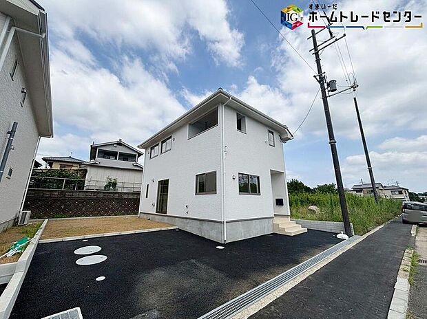 【現地外観写真】※1号棟
資料送付・ご見学即対応!建物完成しておりますので、室内ご内覧いただけます♪ご不明点等、スタッフがしっかりと説明させていただきますので、安心して現地をご覧ください♪