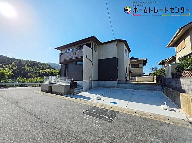【現地外観写真】個性あふれる間取りの新築一戸建て♪　家族の笑い声が自然と生まれます！洗練されたデザインのお洒落なお住まいです♪ゆとりの広さを誇る魅力あふれるお住まい♪ご連絡お待ちしております♪