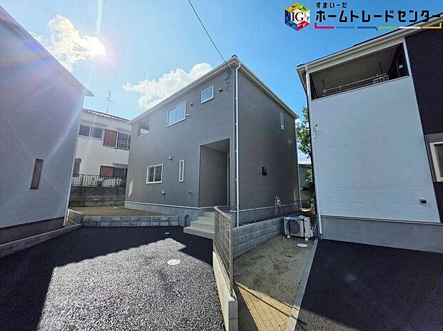 【現地外観写真】
※2号棟資料送付・ご見学即対応!建物完成しておりますので、室内ご内覧いただけます♪ご不明点等、スタッフがしっかりと説明させていただきますので、安心して現地をご覧ください♪