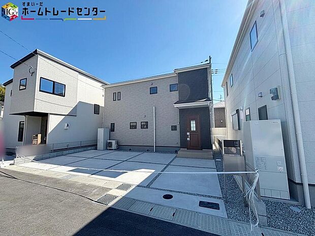 【現地外観写真】※2号棟
資料送付・ご見学即対応！建物完成しておりますので、室内ご内覧いただけます♪ご不明点等、スタッフがしっかりと説明させていただきますので、安心して現地をご覧ください♪