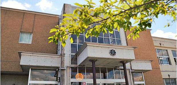 葛城市立忍海小学校（約1,400m）