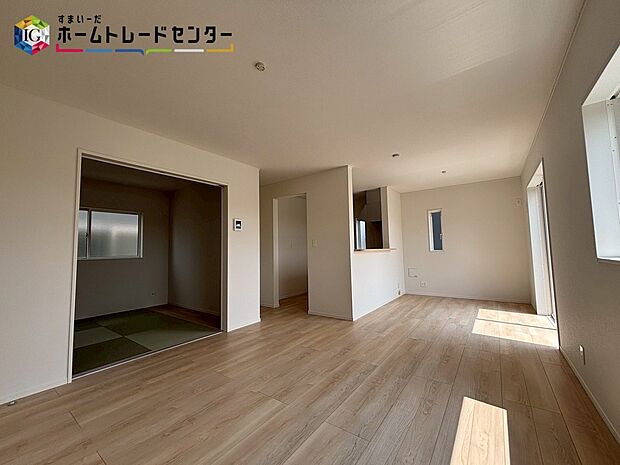 【リビング】【リビング】
広々としたLDKに、自分好みのインテリアでレイアウト。季節ごとに模様替えなども、楽しみの一つとなりそうです。