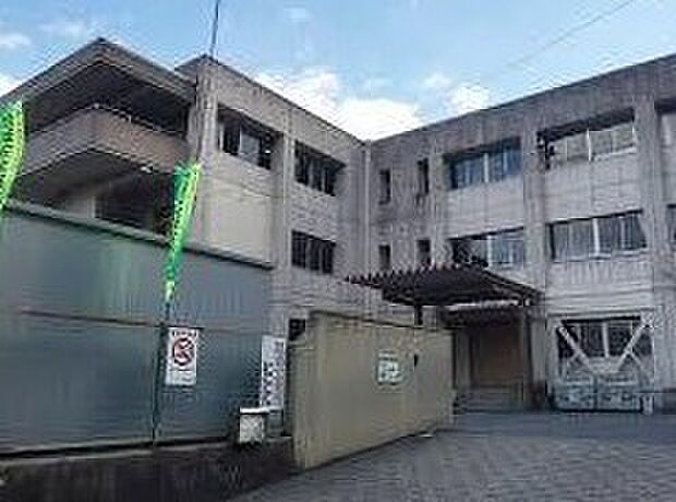 生駒市立あすか野小学校（約390m）